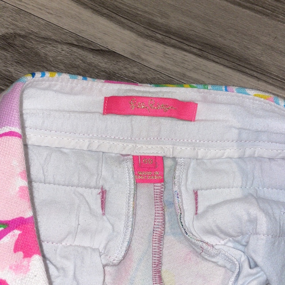 Lilly Pulitzer 00 buttercup print shorts - Picture 4 of 7